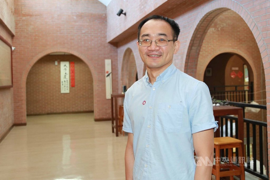 國立中山大學22日發布新聞稿表示,物理系助理教授黃信銘為2019全台17位「高被引學者」(Highly Cited Researchers)之一;在一年半內榮登「Nature」「Nature Materials」及「Science」等3大國際權威期刊,學研能量驚人。(中山大學提供)中央社記者王淑芬傳真 109年6月22日