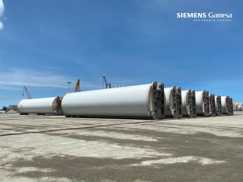 風電國產化跨出大步,西門子歌美颯表示,首批國產化風機塔架已完成生產,將在今年交貨安裝,將供給允能雲林離岸風場,早於政府規劃塔架國產化時程一年。(圖取自facebook.com/siemensgamesatw)