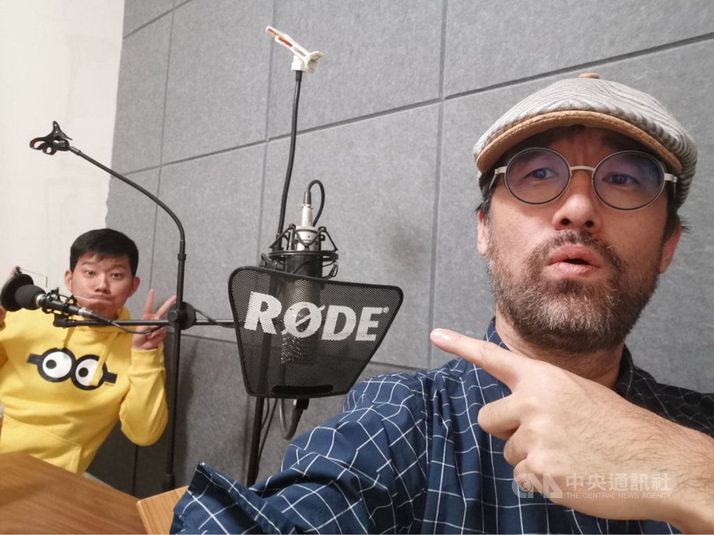 科技部落客林小旭(左)與科技玩家KisPlay(右)合作,在Podcast上開設網路廣播節目「科技酷宅」,探討科技生活話題,儘管商業模式尚未建立,但仍靠著熱情吸引民眾點聽。(林小旭提供)中央社記者吳家豪傳真 109年6月25日