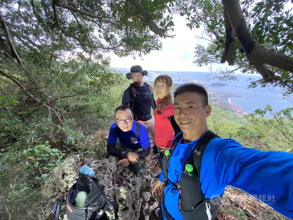 武漢肺炎(2019冠狀病毒疾病,COVID-19)趨緩,配合後疫情時代,高雄市政府觀光局鼓勵民眾戶外休閒,推出「城市探險」遊程,柴山秘境成為熱門景點。(極路勇者工作坊提供)中央社記者王淑芬傳真 109年6月25日