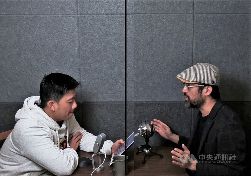 科技部落客林小旭(左)與科技玩家KisPlay(右)合作,在Podcast上開設網路廣播節目「科技酷宅」,探討各種類型的科技生活話題,在點聽排行榜上經常名列前茅。(林小旭提供)中央社記者吳家豪傳真 109年6月25日