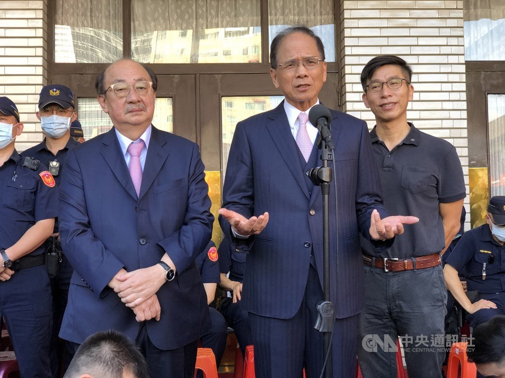 國民黨立法院黨團抗議總統蔡英文提名前總統府祕書長陳菊出任監察院長,28日破門占據立法院議場。立法院長游錫堃(前中)29日表示,希望各黨和平理性、回歸民主、回歸程序。中央社記者鄭傑文攝 109年6月29日