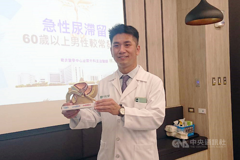 奇美醫學中心泌尿外科主治醫師林才揚(圖)29日表示,上了年紀的男性一旦有下泌尿道症狀,應就醫接受檢查治療,降低後續急性尿滯留發生的機率。中央社記者楊思瑞攝 109年6月29日