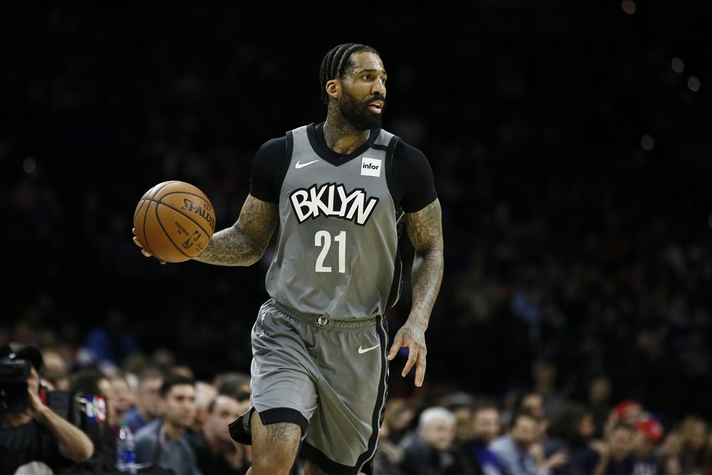 NBA布魯克林籃網前鋒錢德勒(前)28日表示,他決定多花點時間陪伴家人,而選擇不參加美國職籃NBA將在奧蘭多進行的復賽。(檔案照片/美聯社)