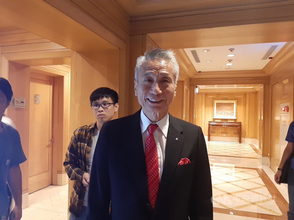 大同公司30日股東會改選董事,6席董事、3席獨董由公司派全拿。領軍市場派的三圓建設董事長王光祥(前)表示,大同目無法紀,盼主管機關嚴正執法。中央社記者潘智義攝 109年6月30日