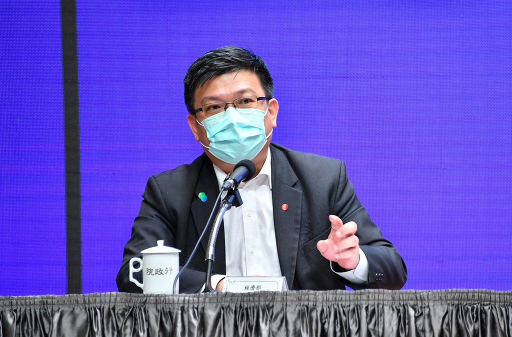 經濟部次長曾文生30日強調,中火空污排放量較2014年減少超過5成,隨著相關改善工程落實,預計到2025年還可以再少5成。(檔案照片/行政院提供)