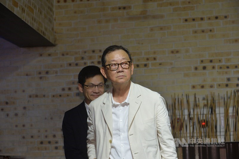 台開30日進行董事改選,邱復生(前)續任董事長。(中央社檔案照片)
