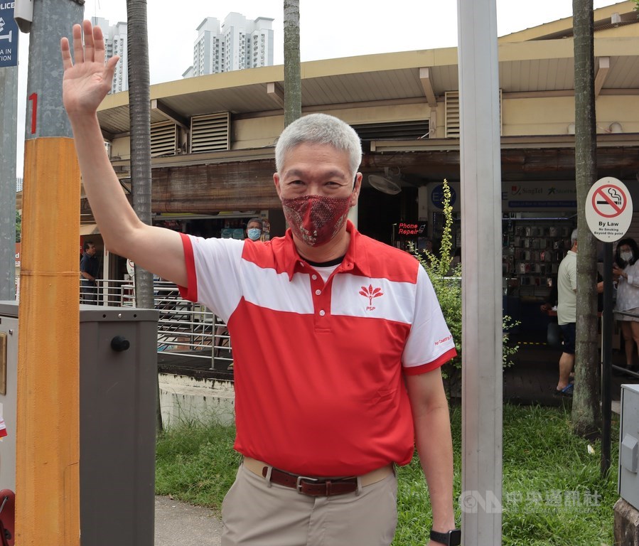 新加坡7月將舉行國會大選,總理李顯龍胞弟李顯揚(圖)日前正式加入在野黨新加坡前進黨,但他30日表示,將不會參加這次選舉。中央社記者黃自強新加坡攝 109年6月28日