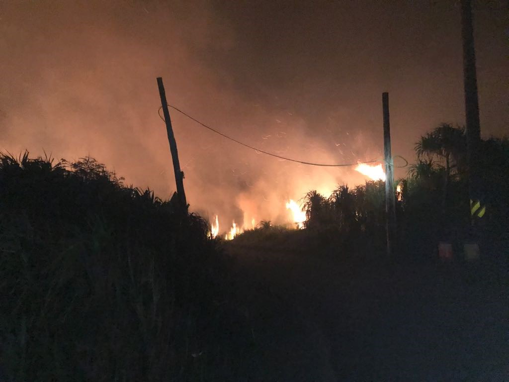 綠島6月30日發生火燒山，因為火燒地點消防車和水車無法抵達，一旦火勢無法控制，黑鷹直升機就必須前往灑水，因此不敢掉以輕心。（圖取自facebook.com/Taitungaprilyao）