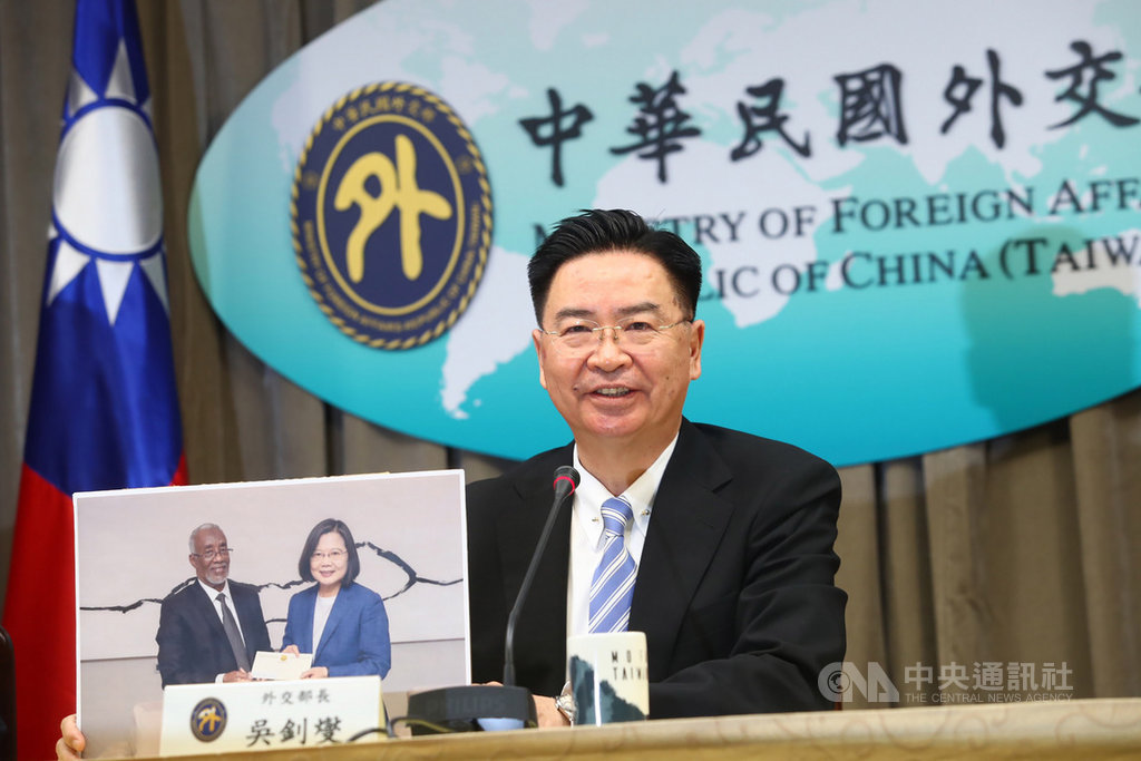 外交部長吳釗燮1日下午出席記者會說明,台灣將與非洲國家索馬利蘭互設代表處,為台灣外交重大進展。中央社記者王騰毅攝 109年7月1日