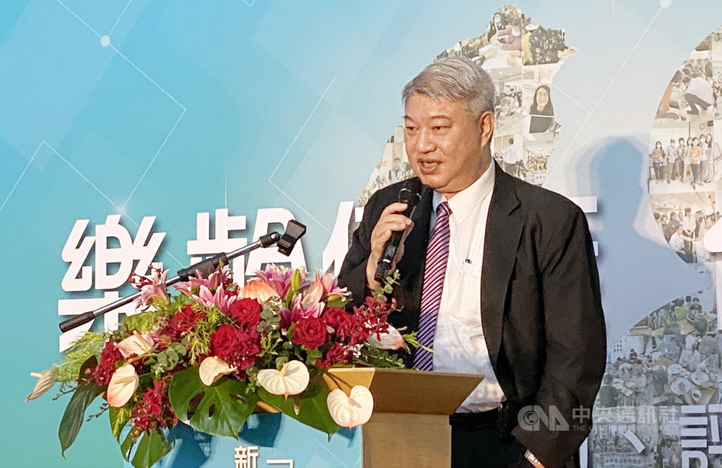 代工廠仁寶集團旗下子公司神寶醫資1日發表智慧城鄉提升計畫成果,仁寶資深副總經理沈俊德表示,仁寶集團針對遠距醫療和精準醫療都進行大量投資,包含最先進的細胞治療領域。中央社記者吳家豪攝 109年7月1日