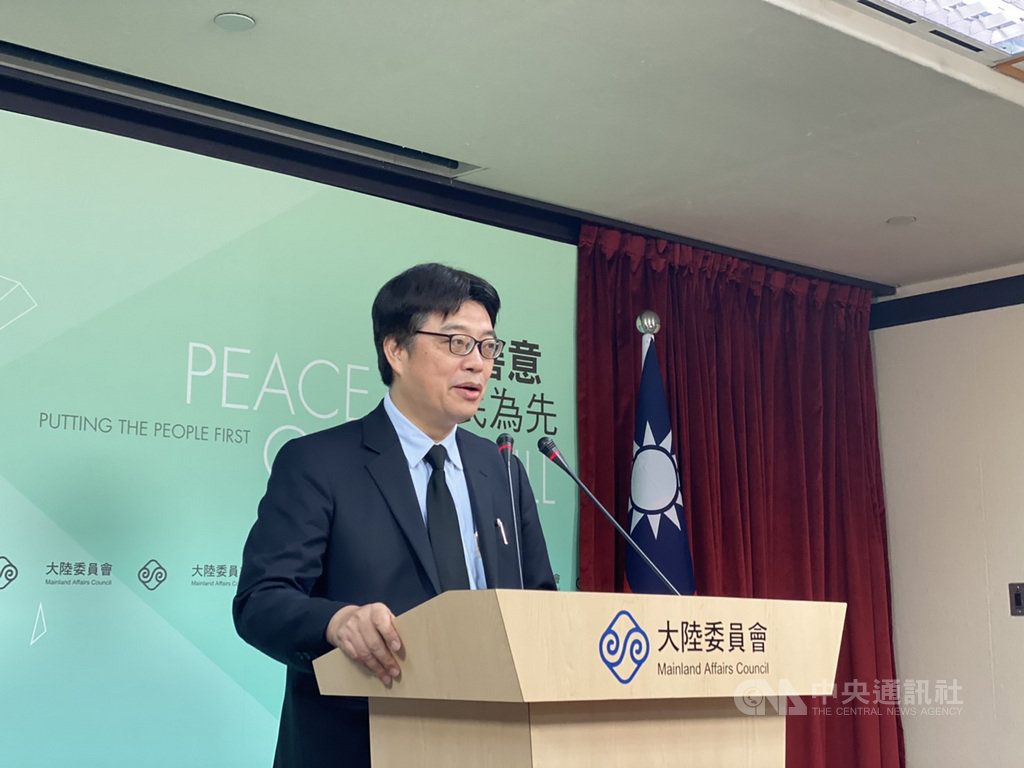 大陸委員會發言人邱垂正2日下午在例行記者會上表示,面對「港區國安法」恐對香港台北經濟文化辦事處造成威脅,已備有應變計畫,並強調不會主動撤館。中央社記者賴言曦攝 109年7月2日