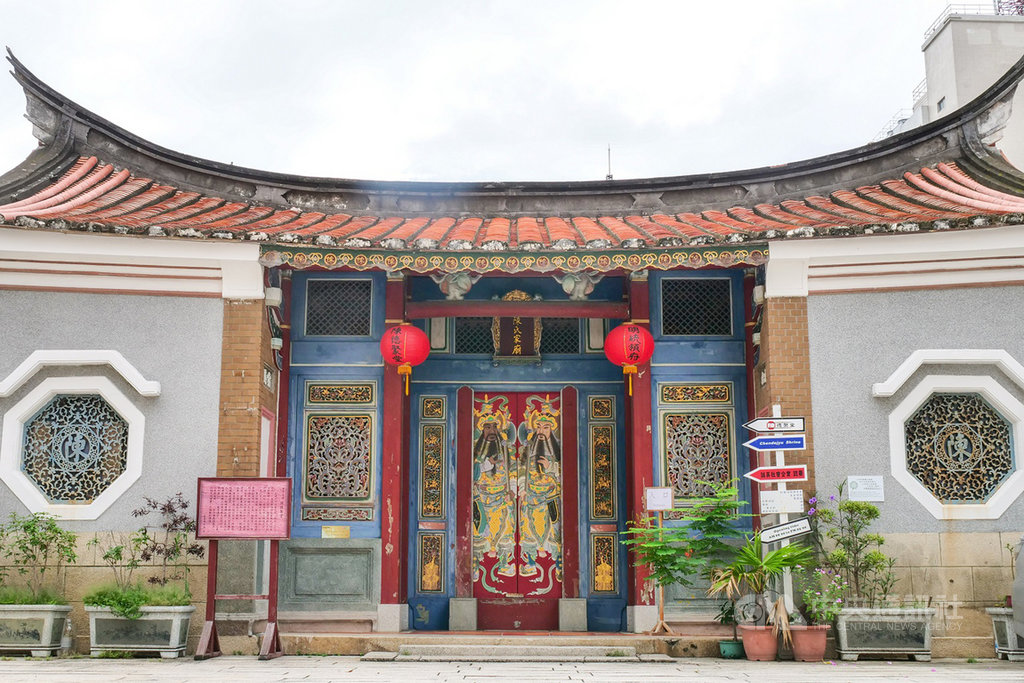 台南擁有全台最多的逾1600間廟宇,市府觀光旅遊局建置「台南廟宇藝術導遊網」,讓遊客打開手機,就能透過網路文字和圖片了解廟宇,目前完成21間廟宇、150筆藝品的登錄介紹,未來將持續建構。(台南市政府觀光旅遊局提供)中央社記者張榮祥台南傳真 109年7月2日