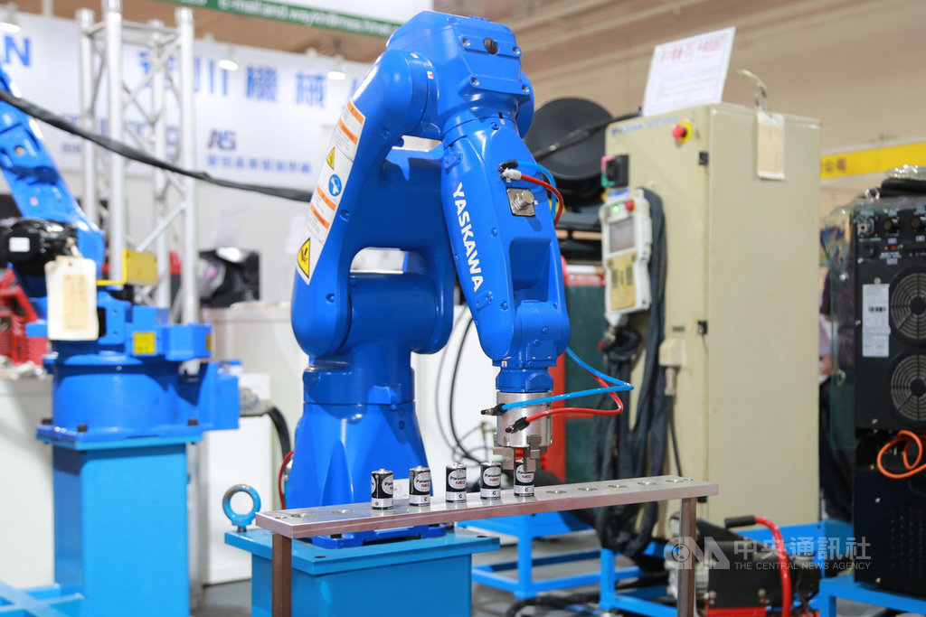 2020台南自動化機械暨智慧製造展2日起至6日在南紡世貿展覽中心登場,現場共有243家廠商參展,展出精密金屬加工機械等,吸引專業人士到場參觀。(台南市政府提供)中央社記者楊思瑞台南傳真 109年7月2日