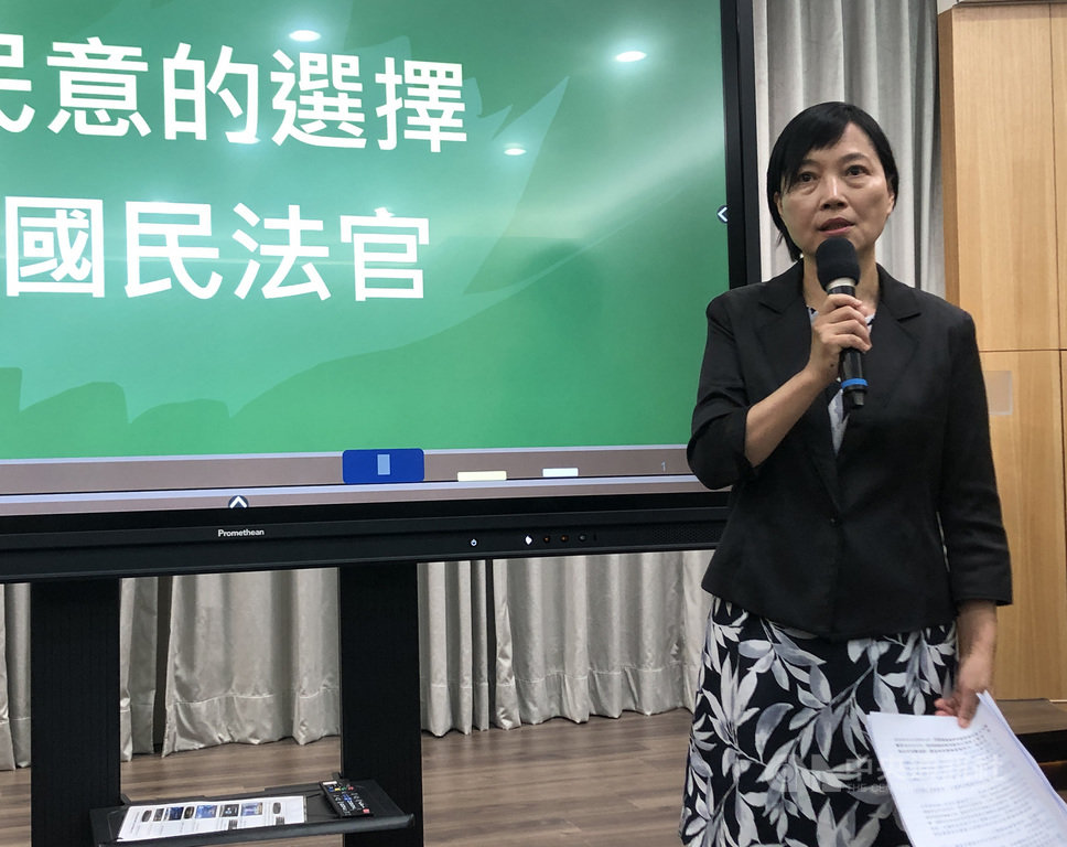 民眾黨提出「國民參與刑事審判法」草案,主張被告可自行選擇由陪審團或國民參與審判法庭來審判(兩制併行)。司法院刑事廳長彭幸鳴(圖)2日對此表示,司法院經審慎評估,認為窒礙難行,違反平等原則。中央社記者劉世怡攝 109年7月2日