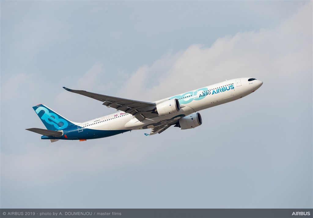 全球首例,一架國籍航空A330機型在雨天濕滑跑道降落時,發生落地後3套電腦同時失效。圖為空中巴士A330機型。(圖取自空中巴士網頁airbus.com)