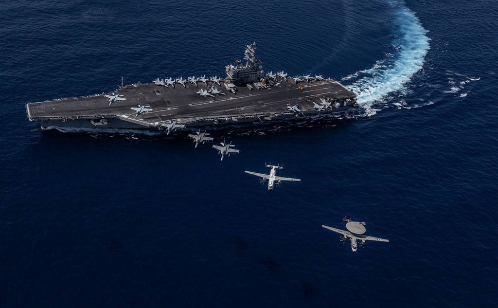 在中國於南海軍演之際,「華爾街日報」披露,航艦雷根號(圖)與尼米茲號也將於4日起舉行美國海軍近年在南海最大規模的演習。(圖取自facebook.com/ussronaldreagan)