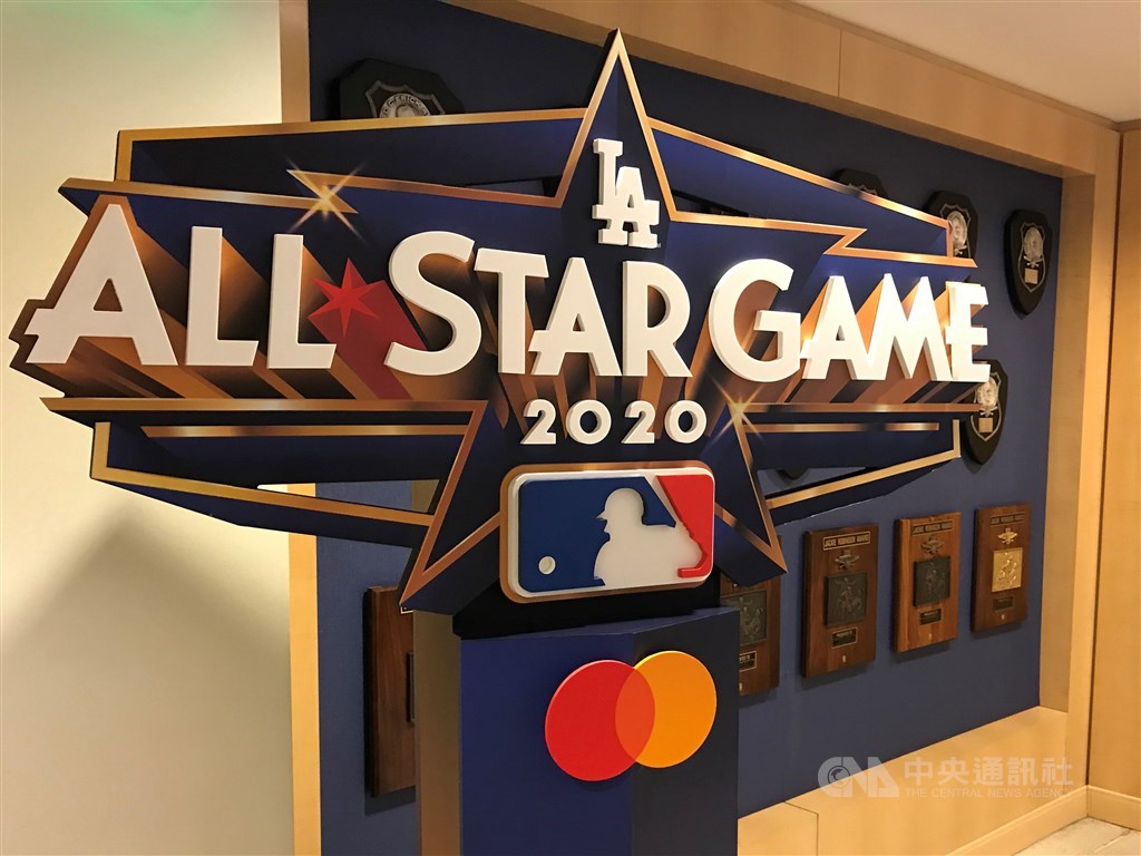 美國職棒大聯盟2020年明星賽原訂在洛杉磯道奇隊主場舉行,因疫情取消。圖為道奇球場內的明星賽標誌,攝於2019年8月。中央社記者林宏翰洛杉磯攝 109年7月4日