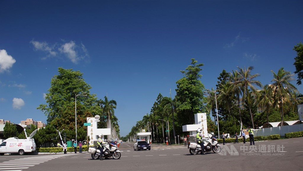 海軍教準部一名負責登陸作戰演習的少校教官在寢室尋短。圖為左營海軍威海營區。(中央社檔案照片)