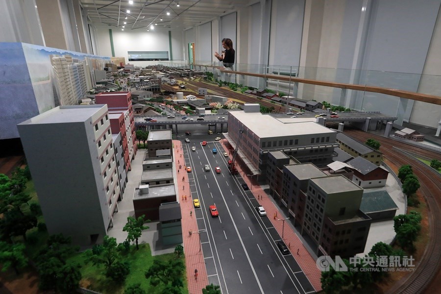 台灣博物館鐵道部園區將在7日開放,除了古蹟建築為亮點外,2樓展間也耗資新台幣2300萬元,打造1970年代台北車站附近的街道模型。中央社記者吳家昇攝 109年7月5日