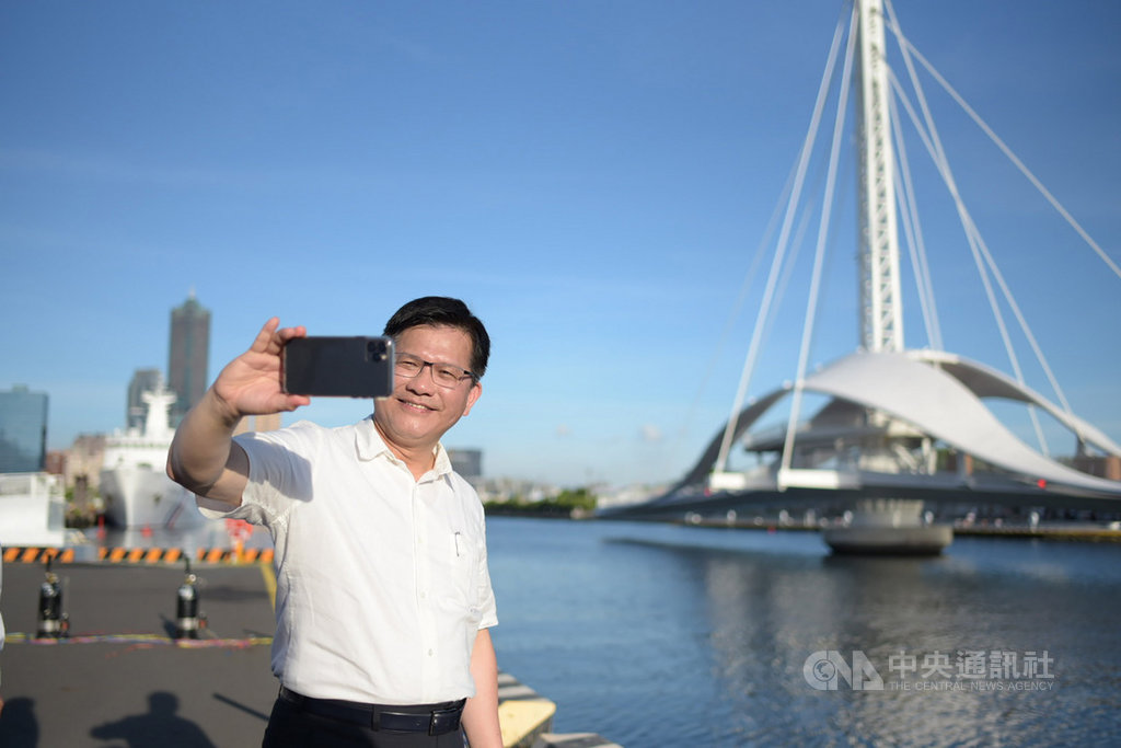 串聯蓬萊商港區與駁二特區的高雄大港橋啟用,交通部長林佳龍(圖)6日表示,大港橋不只是新地標,而且設計具備世界級美學,希望啟用後能配合安心旅遊上路及三倍券助攻,讓高雄觀光大爆發。中央社記者侯文婷攝 109年7月6日