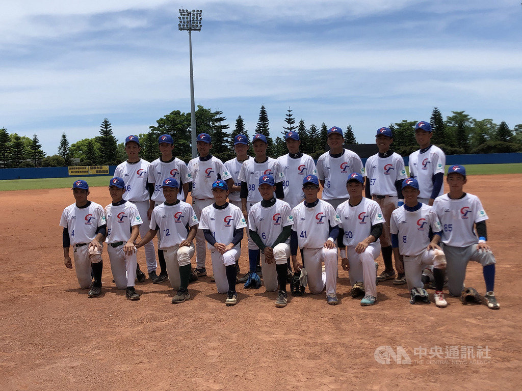 玉山U18中華藍白對抗賽7日打第7戰,中華藍隊(圖)終場以5比0擊敗中華白隊,戰績3勝。中央社記者謝靜雯攝 109年7月7日
