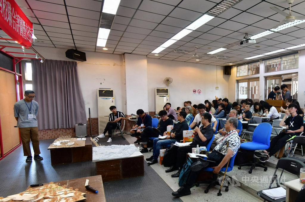 國立金門大學表示,「海峽兩岸四校聯合評圖暨交流展」配合社會整體趨勢發展,進行學術沙龍講座、專家評圖及設計作品成果展等系列活動,中國廈門大學與合肥工業大學也透過視訊方式參與,整體活動7日閉幕。(國立金門大學提供)中央社記者黃慧敏傳真 109年7月7日
