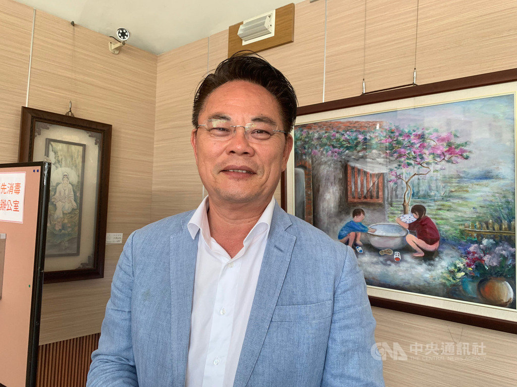 面對議長補選這一仗,高雄市議會民進黨團總召韓賜村(圖)8日表示,他撤回登記就是要承擔協調的責任,允諾會整合推出最有勝算者代表參選議長。中央社記者王淑芬攝 109年7月8日