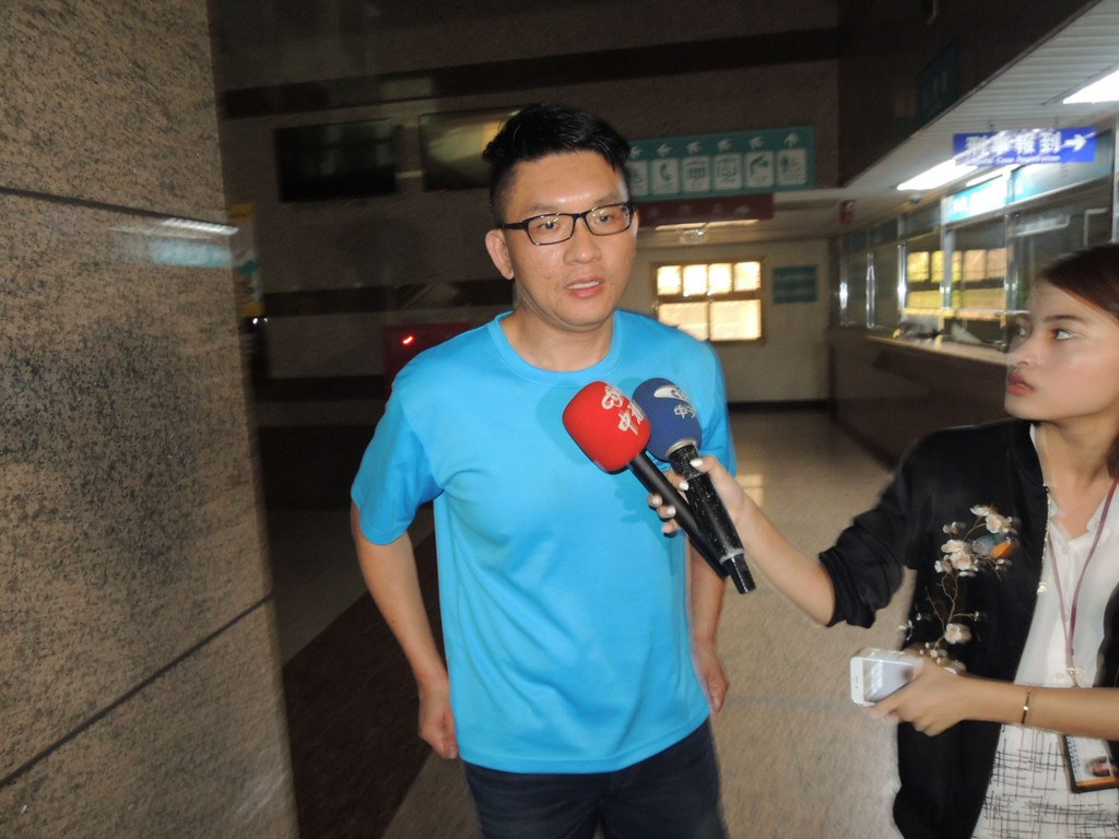 前台北市長郝龍斌妻子高閬仙及前北巿副巿長李永萍不滿前北巿議員童仲彥(中)指其收受廠商鑽戒,提告誹謗,高院8日更一審認童蓄意造假毀人名譽。(中央社檔案照片)