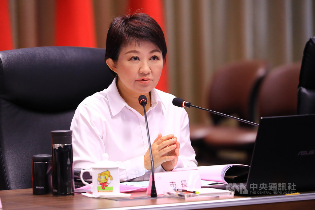 台中市政府8日召開109年第1次廉政會報,市長盧秀燕在會中表示,她競選市長時的主軸,就是「陽光、空氣、水」,陽光就是陽光政治,就是要建立廉能的政府。中央社記者郝雪卿攝 109年7月8日