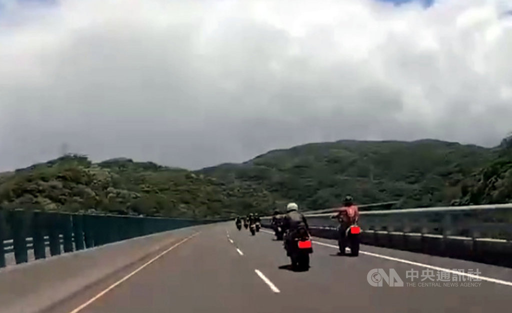 省道南迴改台東安朔至屏東草埔試辦大型重機車行駛,附近居民反映影響安寧希望能裝設隔音設備。公路單位表示,目前會先請環保局進行噪音監測,待結果出爐後,再針對監測結果研議是否設置隔音牆。(民眾提供)中央社記者盧太城台東傳真 109年7月8日
