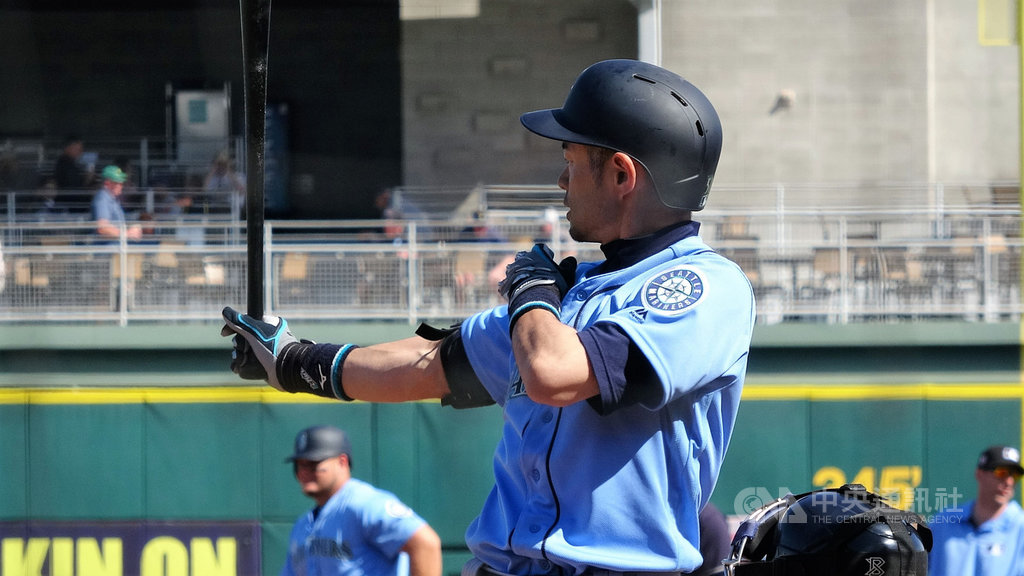 美國職棒(MLB)今年各隊打60場短球季,可能出現打擊率4成的打擊王。日本球星鈴木一朗(圖)曾在2004年的60場比賽間締造4成58打擊率。照片攝於2019年2月春訓賽。中央社記者林宏翰亞利桑那攝 109年7月8日