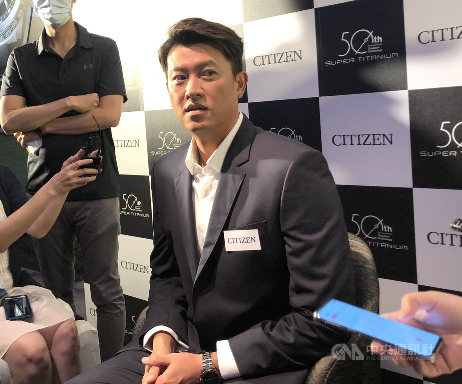 前旅美球星王建民(圖)預計8日晚間返美,最快秋訓返台,他下午在記者會談起在二軍協助中信兄弟投手群訓練,點名黃恩賜進步多。中央社記者謝靜雯攝 109年7月8日