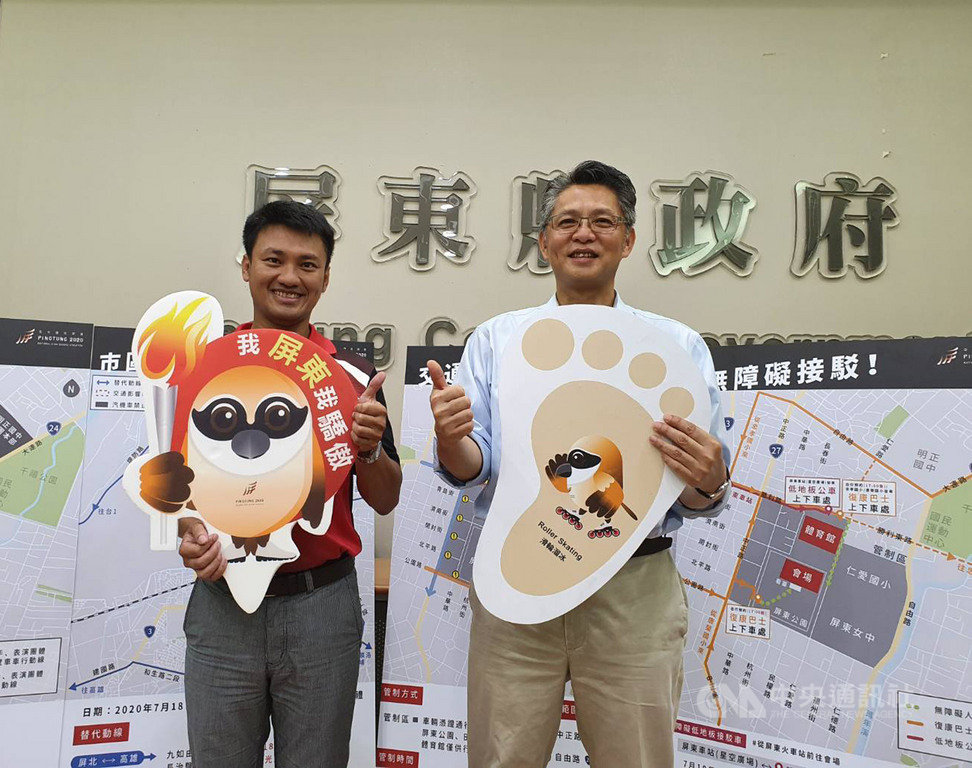 全國中等學校運動會18日至23日在屏東舉辦,縣府交通旅遊處長黃國維(右)8日表示,全中運共有18項競賽,開幕典禮在18日舉行,18日、19日舉辦選手之夜演唱會活動,2場大型活動地點都在縣立田徑場進行。中央社記者郭芷瑄攝 109年7月8日