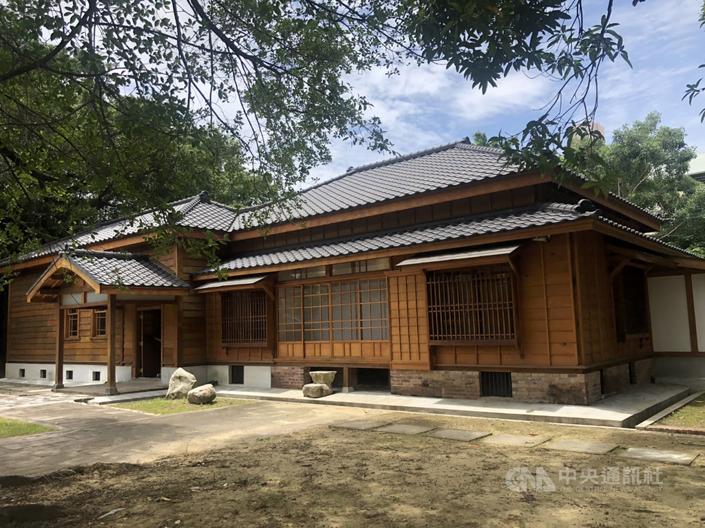 日治時代三大監獄之一台中刑務所經修繕後,8月將舉辦夜宿典獄官舍活動,民眾可體驗日治時期官員的生活空間。中央社記者趙麗妍攝 109年7月9日