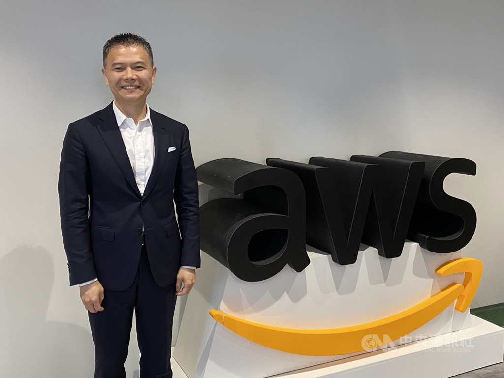 亞馬遜公司旗下雲端服務AWS香港暨台灣總經理王定愷9日受訪表示,台灣電信業5G開台,將加快產業邁向智慧化,雲端運算發展將帶動資料中心相關的資通訊產業成長。中央社記者吳家豪攝 109年7月9日