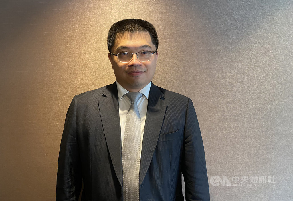 東洋正式跨足流感疫苗市場,總經理施俊良表示,今年引進的4價流感疫苗將同時進行公費及自費銷售,預期今年疫苗營收貢獻,比重可望來到約5%。中央社記者韓婷婷攝 109年7月9日