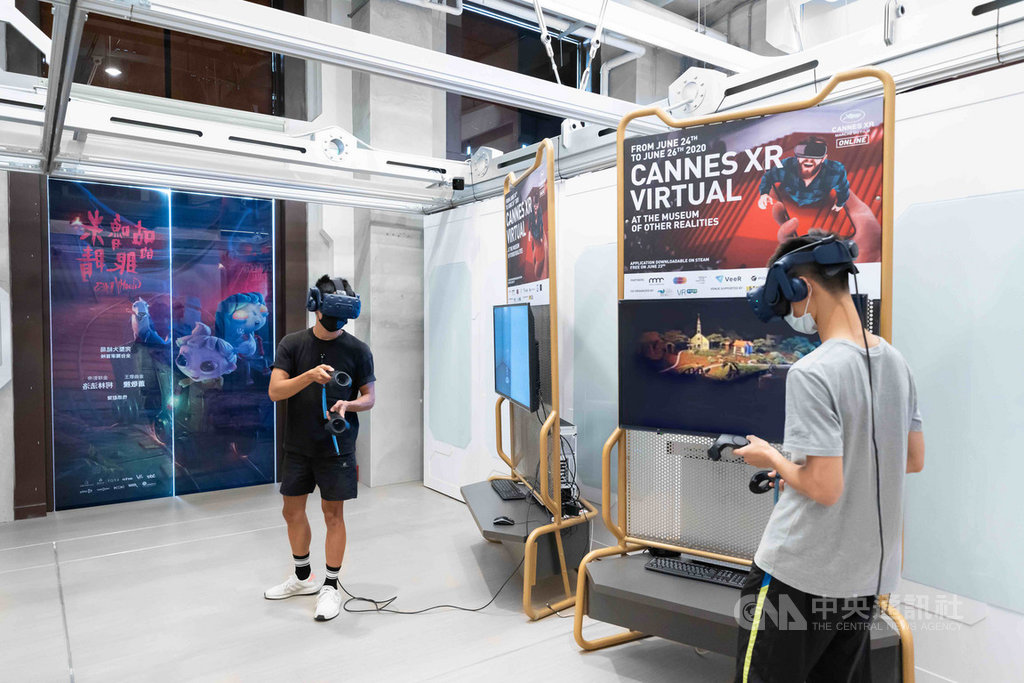 坎城影展XR市場展今年改為線上展映,首度邀約台灣合作,指定與高雄市電影館旗下的「VR體感劇院」作為台灣獨家實體放映場地,放映超過50部各國作品。(高雄市電影館提供)中央社記者王心妤提供 109年7月9日
