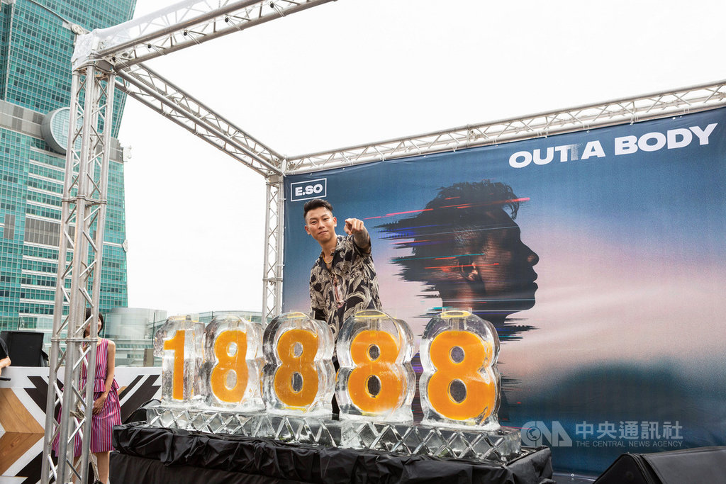 饒舌團體「頑童MJ116」成員「瘦子」9日在台北舉辦個人專輯「靈魂出竅OUTTA BODY」發片記者會,分享疫情期間所受影響。(本色音樂提供)中央社記者王心妤傳真 109年7月9日