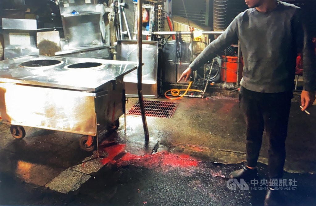 基隆市警察局9日表示,以謝男為首的集團自去年起,多次在基隆廟口及桃園地區,分別涉及借款與暴力討債行為,若遇被害人不從,就教唆旗下小弟到被害人住處或攤位潑漆恐嚇,警方偵辦後將謝男等5人依法送辦。(警方提供)中央社記者沈如峰基隆傳真 109年7月9日