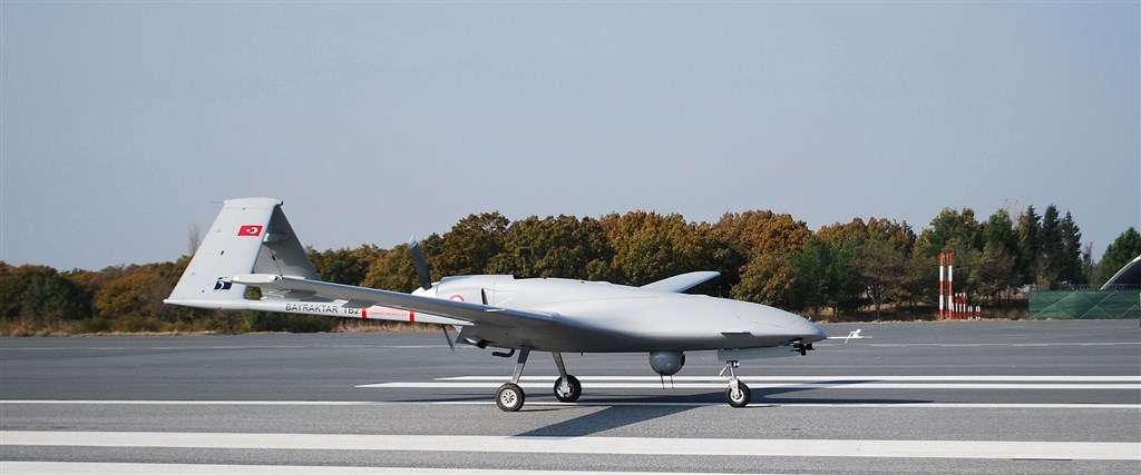 Dronewars.net的資料庫包含今年初以來23架土耳其製無人機墜毀/被擊落的資料,其中有3架拜拉克塔無人機(圖)是於2月與3月在敘利亞被毀。(圖取自維基共享資源網頁;作者Bayhaluk,CC BY-SA 4.0)
