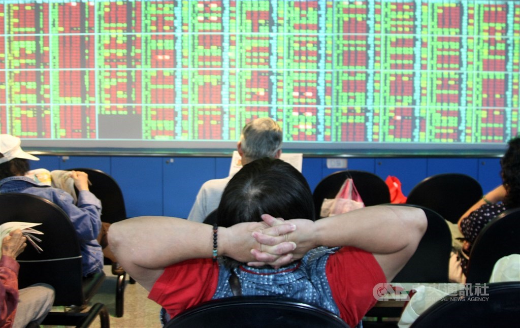 台股加權股價指數9日終場上漲22.50點、漲幅0.18%、收在12192.69點、成交值新台幣2493.11億元。(中央社檔案照片)