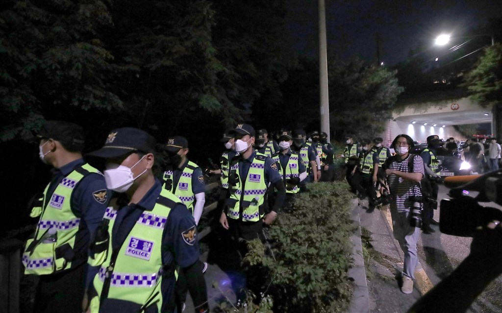 韓國首爾市長朴元淳9日下午傳出失聯,當地警方出動大批人力搜尋。(韓聯社提供)