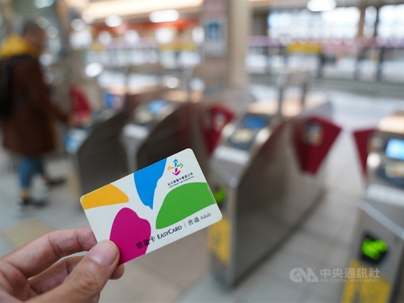台北市公運處表示,北捷1280月票今年有3張卡搭到破萬元,似乎是隨意搭車、看不出目的。(示意圖/中央社檔案照片)