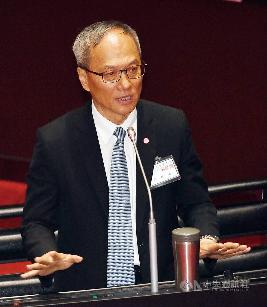 立法院臨時會9日舉行全院委員會,對第13屆試委被提名人進行審查提出詢問,考試委員被提名人吳新興(圖)針對立委提問民進黨是不是台獨黨時說,「我認為不是」。中央社記者施宗暉攝 109年7月9日