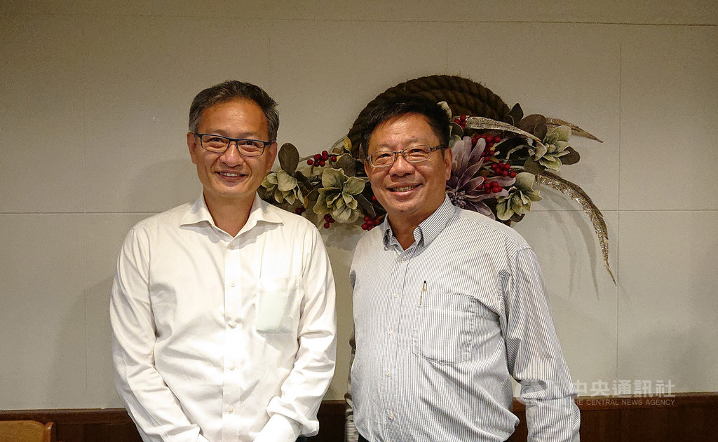 台杉投資總經理翁嘉盛(右)10日表示,預計年底啟動兩檔新基金募資,包括物聯網早期新創與生技創新醫材,圖左為台杉生技基金合夥人沈志隆。中央社記者潘姿羽攝 109年7月10日