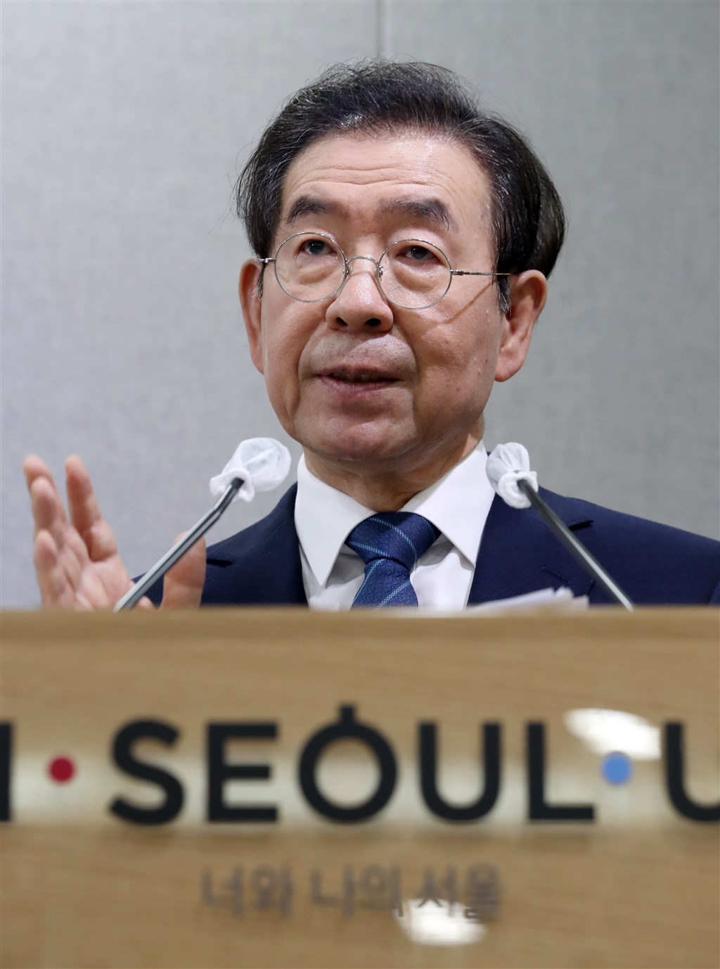 韓國首爾市長朴元淳9日失聯,被尋獲後仍告不治,享壽64歲。家屬10日公開遺書內容,他表示「對所有人感到很抱歉」,但未提及輕生原因。(檔案照片/韓聯社提供)