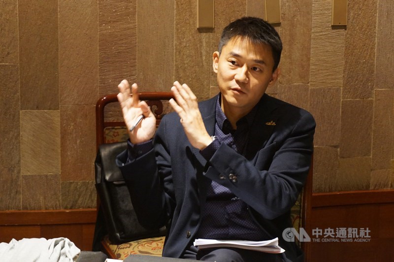 台中市政府前副秘書長朱康震(圖)遭爆料劈腿多女捲入桃色風波,朱康震10日向市府請辭,市府晚間表示,因相關報導已影響團隊形象,因此准予請辭。(中央社檔案照片)