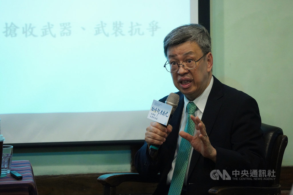 促進轉型正義委員會11日在蔡瑞月舞蹈研究社舉辦講座,前副總統陳建仁受邀出席,以「威權時代出生的孩子-談政治的啟蒙、實踐與展望」為題演講。中央社記者徐肇昌攝 109年7月11日
