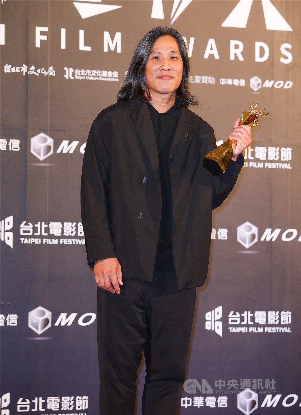 「最佳導演」由電影「下半場」導演張榮吉奪得,他自大學時期就開始參與多部短片以及紀錄片製作。 中央社記者謝佳璋攝 109年7月11日